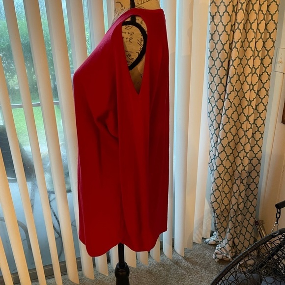 Sz Medium New Directions Red sweater with cut out shoulders - Picture 5 of 8